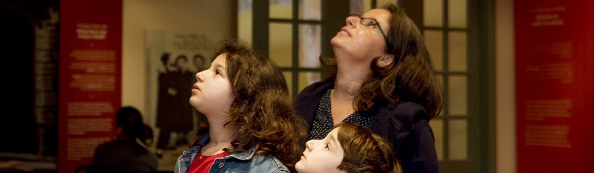 Teacher and children. ANU – Museum of the Jewish People