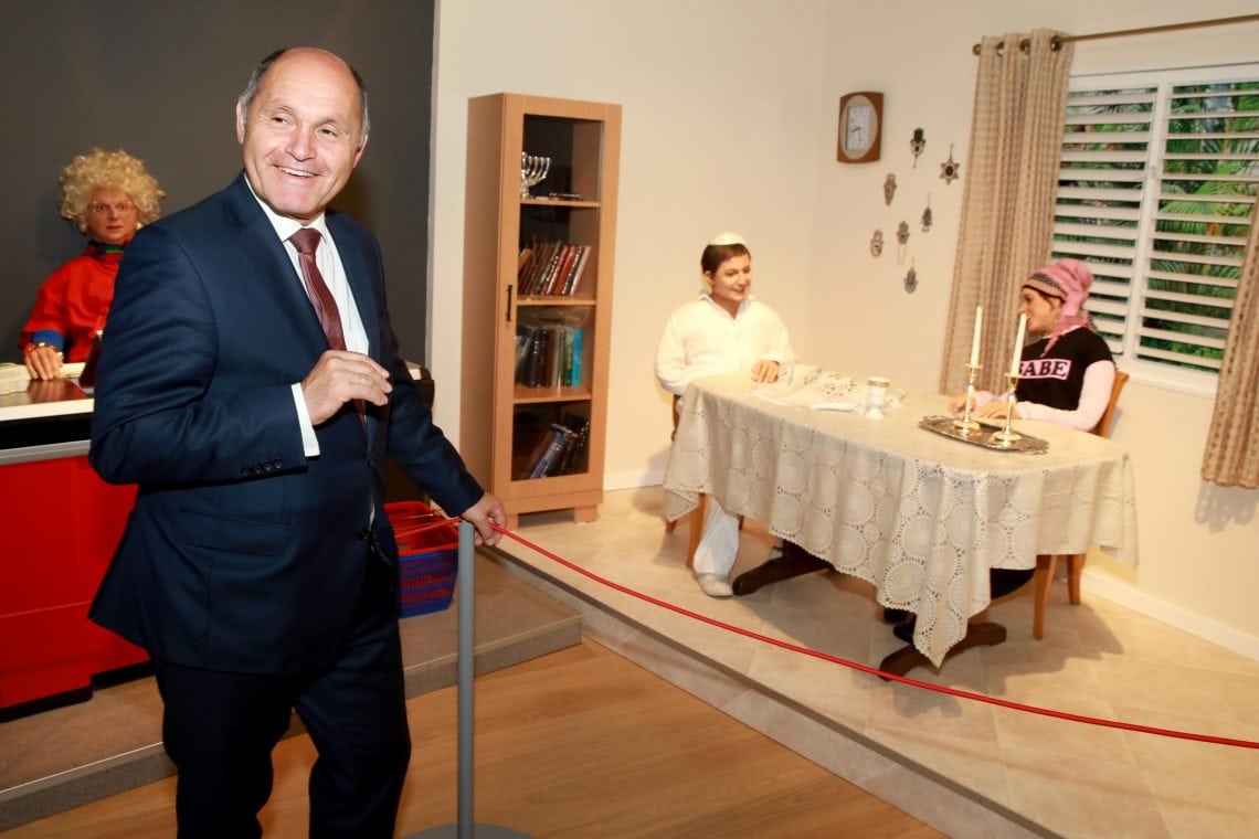 Wolfgang Sobotka at the Jewish Humor exhibition (photo: Itzik Biran)