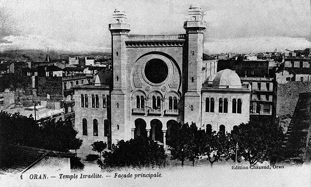 "Temple Israelite”, Oran, Algeria 1920. Postcard. Beit Hatfutsot, the Oster Visual Documentation Center, courtesy of Geraed Kav-El, Israel