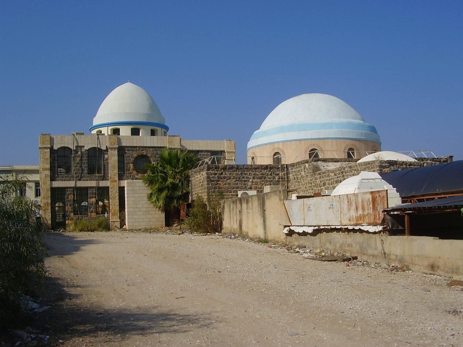 The grave of rabbi Meir in Tiberias. Photo: Dr. Avishai Teicher, Creative Commons