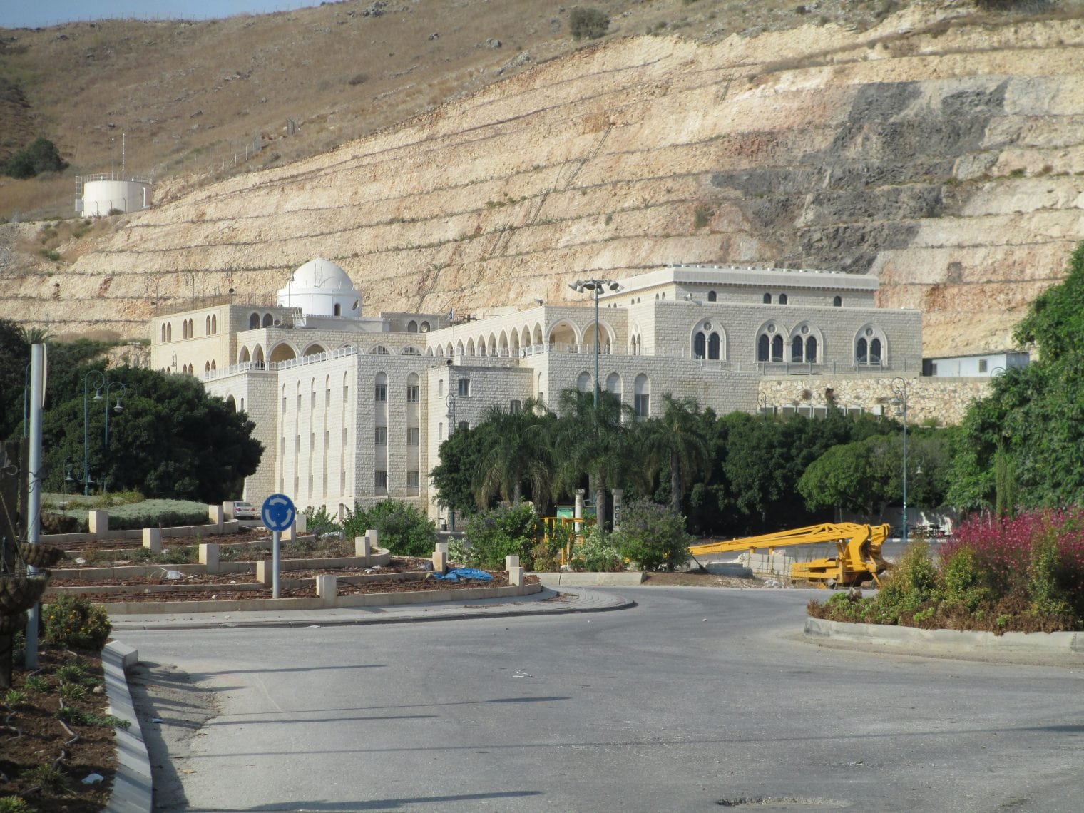 Nabi Shu'ayb’s grave, traditionally identified with the biblical Jethro, close to Kfar Zeitim, where according to tradition Elisha ben Abuya is buried. Photo: Dr. Avishai Teicher, Pikiwiki Israel
