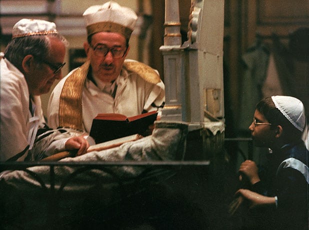 Rosh Ha-Shanah in the synagogue in Veresvary street, in the old Jewish Quarter, Budapest, Hungary, 1981 Photo: Tamas Fener, Hungary. Beit Hatfutsot, the Oster Visual Documentation Center, courtesy of Tamas Fener
