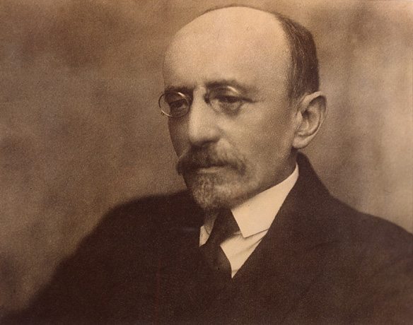 אחד העם (1927-1856), הוגה דעות ופובליציסט, אבי הציונות התרבותית. (תל אביב, ספריית 'שער ציון', בית אריאלה) 