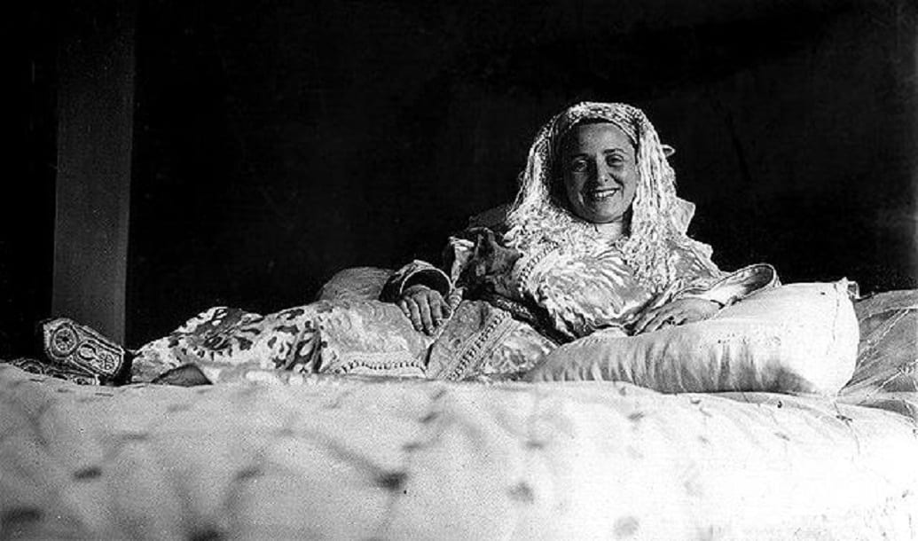 A Jewish woman in traditional closes, Fez, Morocco, 1944. The Museum of the Jewish People, the Oster Visual Documentation Center, courtesy of Margalit Bergstein