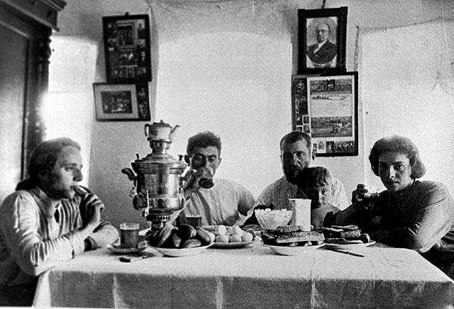 A Jewish Family from Progress Kolkhoz, Crimea, USSR, 1936 (The Oster Visual Documentation Center, ANU – Museum of the Jewish people, courtesy of Israel Foreign Office)