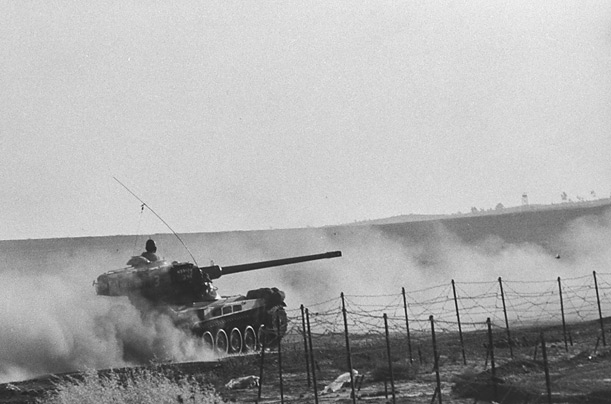 One of Schutzer's last frames. outside Gaza, June 5th 1967 (Life Magazine)