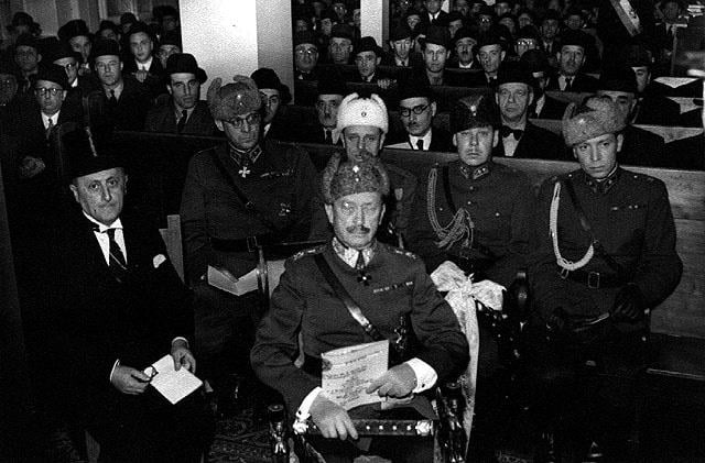 President of Finland, Carl Gustaf Mannerheim, visiting the synagogue in Turku during Finland's Independence Day, December 6th, 1944 (The Oster Visual Documentation Center, ANU - Museum of the Jewish People, courtesy of Jacob Seela, Finland) 