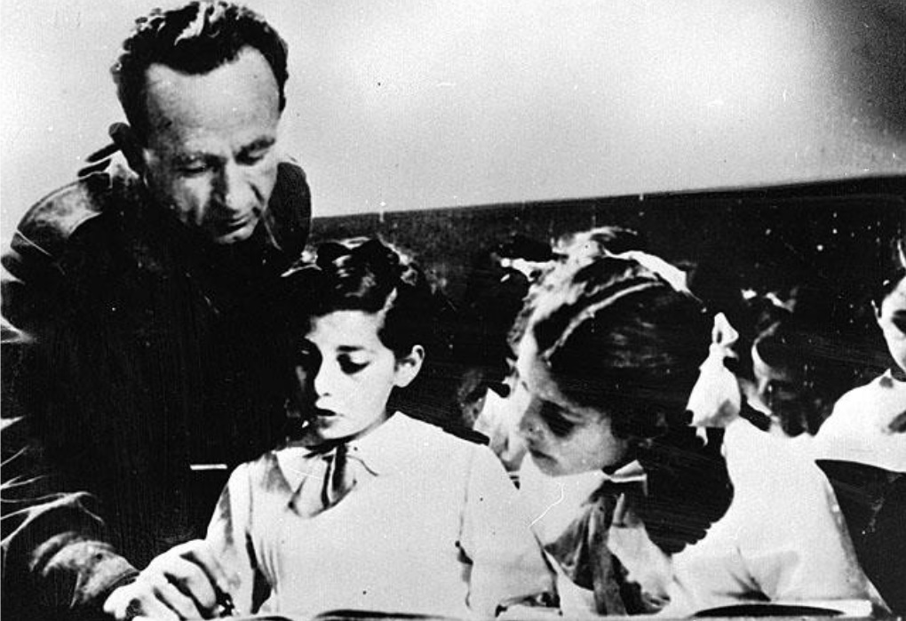 Jewish Brigade soldier teaching refugee children, 1946 (From the exhibition: “The Living Bridge” – The Meeting of Volunteers from Eretz Israel with The Holocaust Survivors, 1983). ANU – Museum of the Jewish People